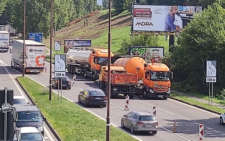 Obrázok k článku 14:25

Prečerpávajú cisternu.

AKTUALIZÁCIA:Cisternu by