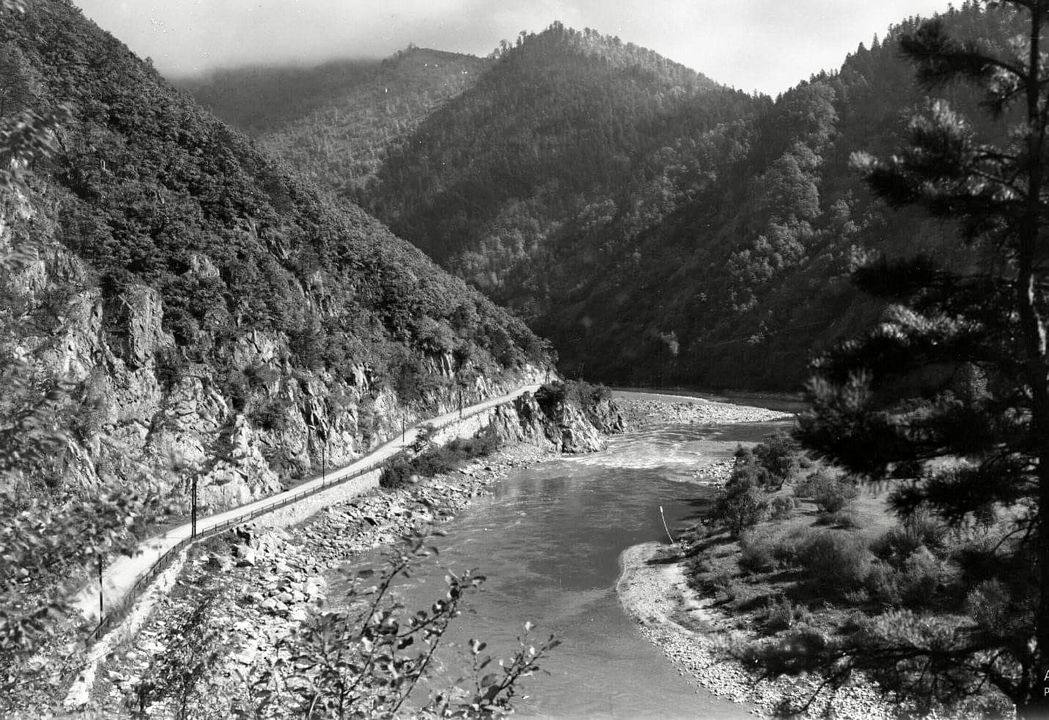 Obrázok k článku Objavte Historické Fotografie z Okolia Strečna: Vzpomienky na Domašínsky Meander z Roku 1930