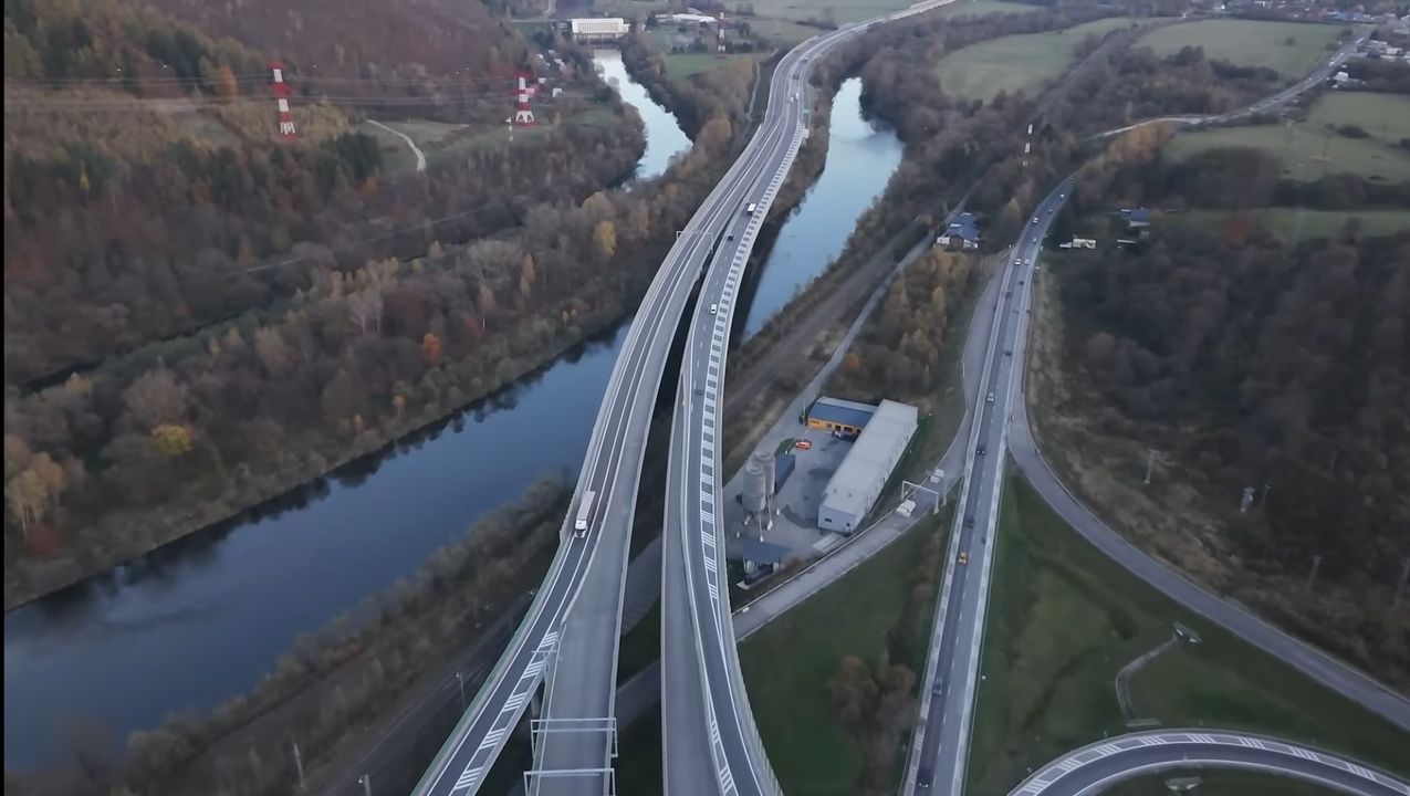 Obrázok k článku Oprava mosta nad riekou Váh spôsobí čiastočnú uzáveru na D1 Dubná Skala - Turany po celý tento týždeň