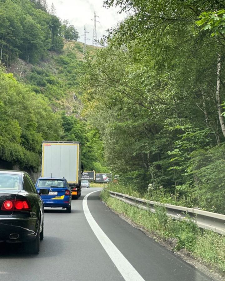 Obrázok k článku 13:50

Kolóna v smere do ZA