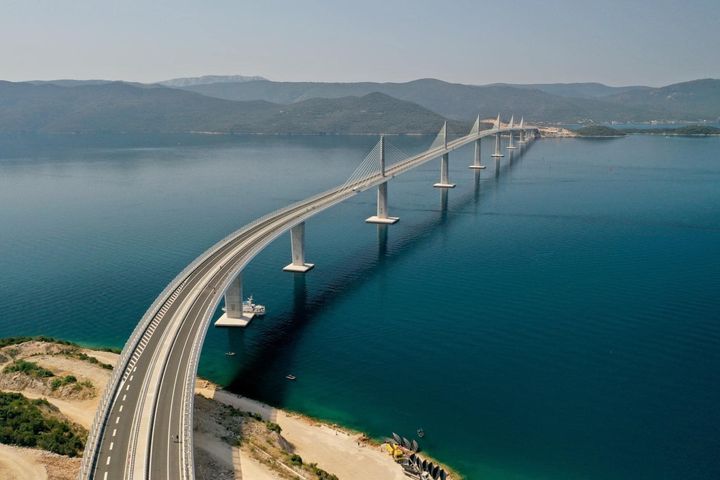 Obrázok k článku Chorvatsko otevírá Pelješacký most. Oddělenou